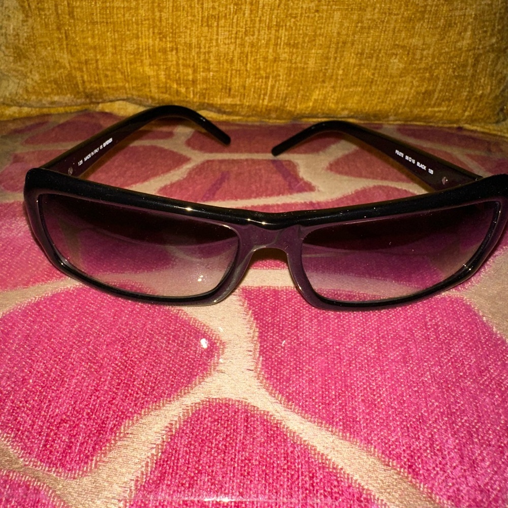Authentic Fendi FS272 Black Sunglasses | Made in Italy + Case